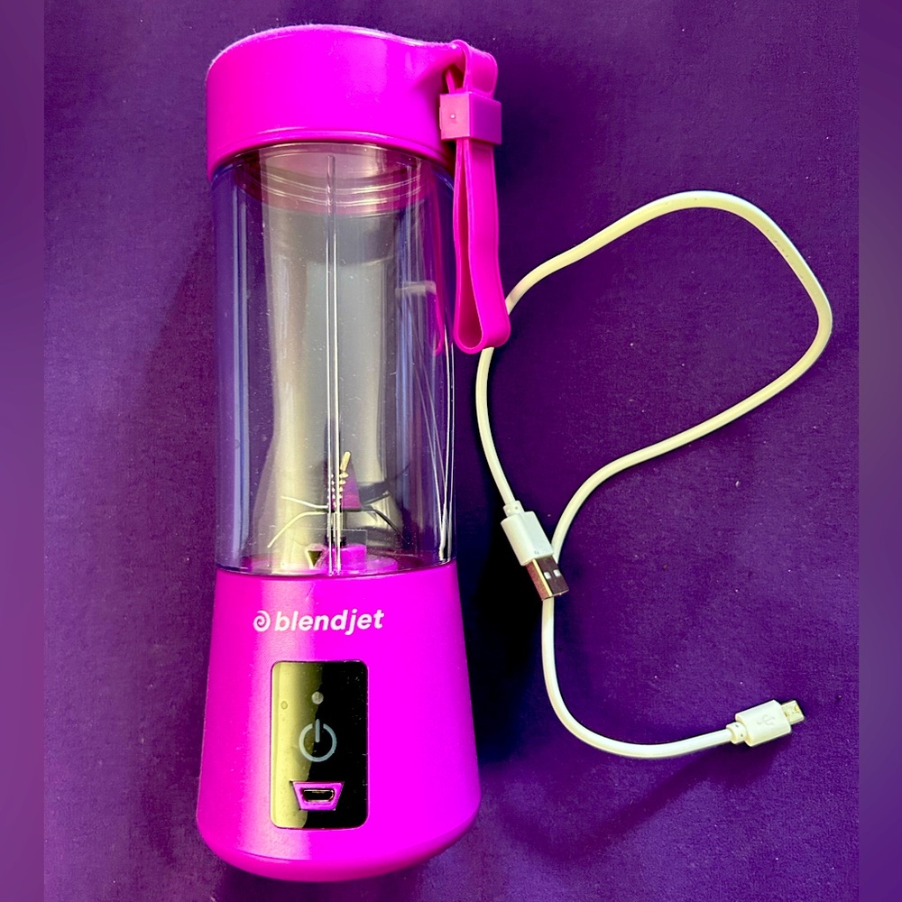BLENDJET 💕 MiNi BLENDER - NEW - MAKES SMOOTHiES - CHOPS - MiNCES